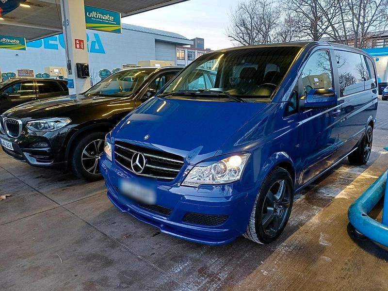 Blau Gebraucht 2010 Mercedes Viano Van / Kleinbus | 11.450 € (Superpreis) - Bild 1/4