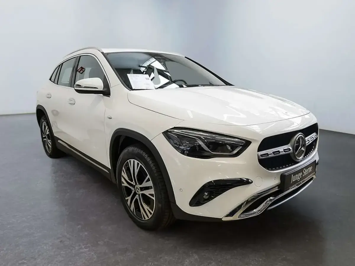 Second-hand Mercedes GLA250 Progressive 163 CP (119 kW) 2025 Alb SUV
