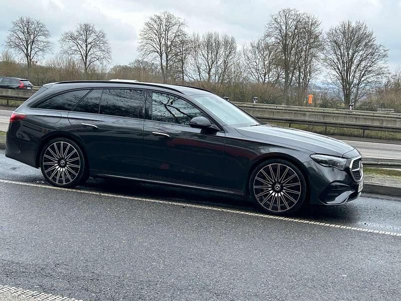 Gebraucht Mercedes E220 AMG 197 PS (144 kW) 2023 Grau Kombi