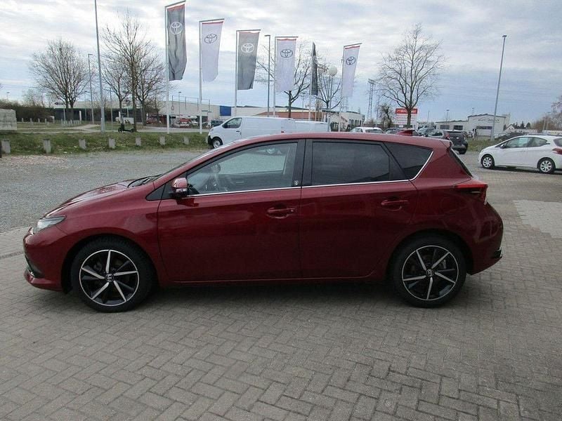 Gebraucht Toyota Auris Team 116 PS (85 kW) 2018 Rot Kleinwagen