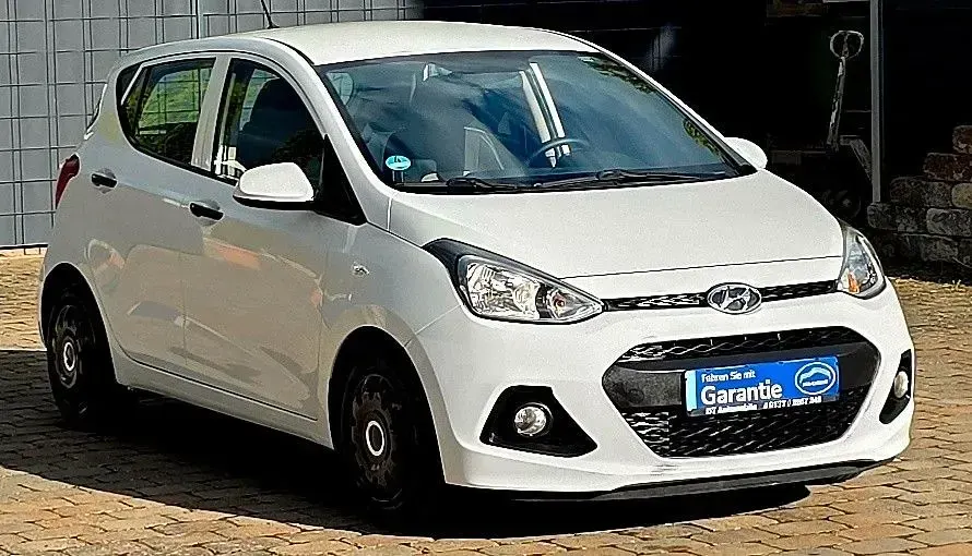 Gebraucht Hyundai i10 67 PS (49 kW) 2014 Weiß Kleinwagen