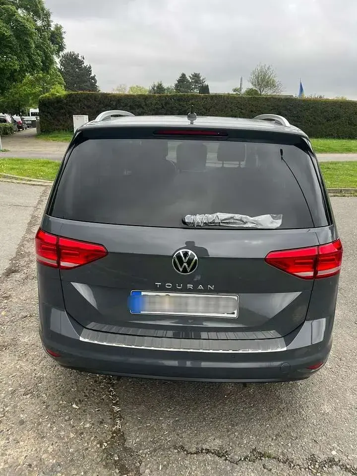 Gebraucht VW Touran Active 122 PS (89 kW) 2022 Grau Van / Kleinbus
