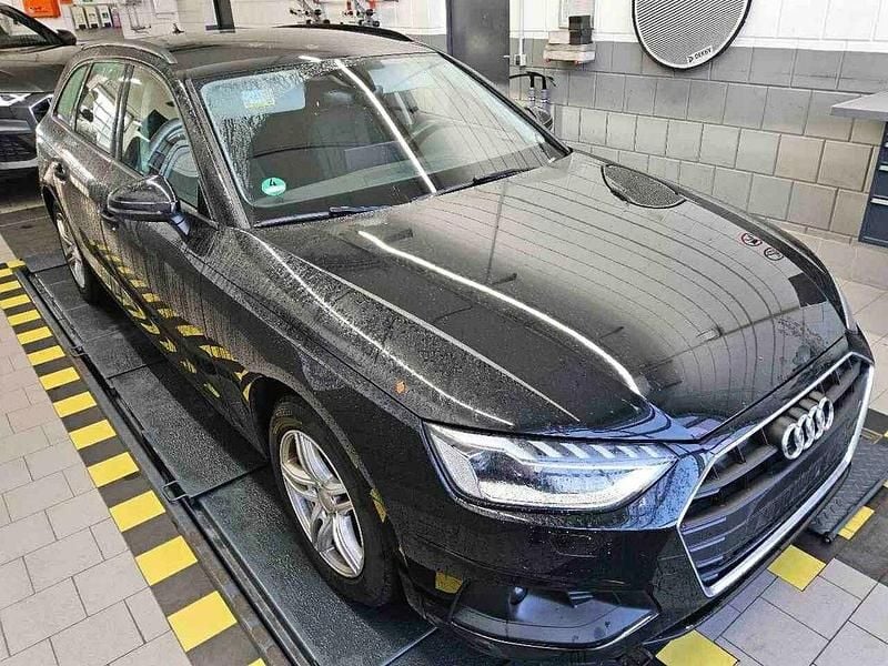 Używany Audi A4 Ambiente 163 KM (119 kW) 2021 Czarny Kombi
