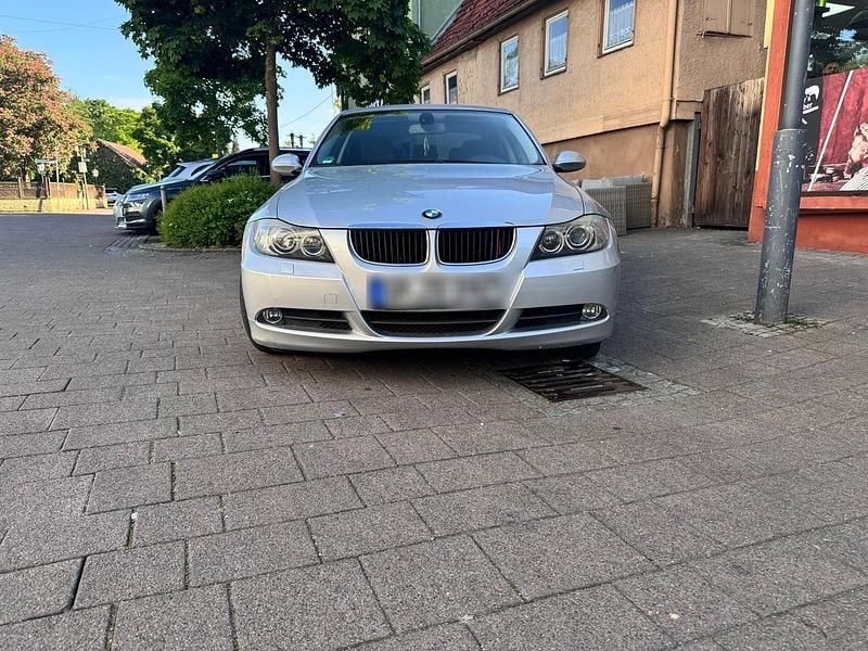 Silber Gebraucht 2006 BMW 320 Limousine | 1.999 € (Superpreis) - Bild 1/4