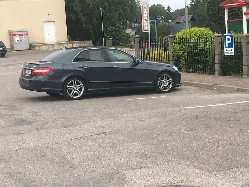 Gebraucht Mercedes E500 Avantgarde 408 PS (300 kW) 2013 Grau Limousine