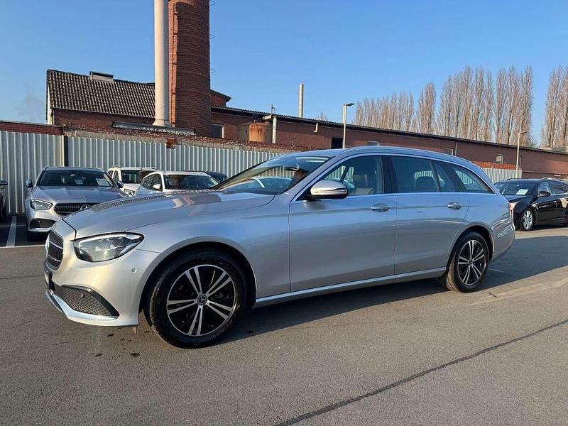 Gebraucht Mercedes E220 200 PS (147 kW) 2023 Hightechsilber metallic Kombi