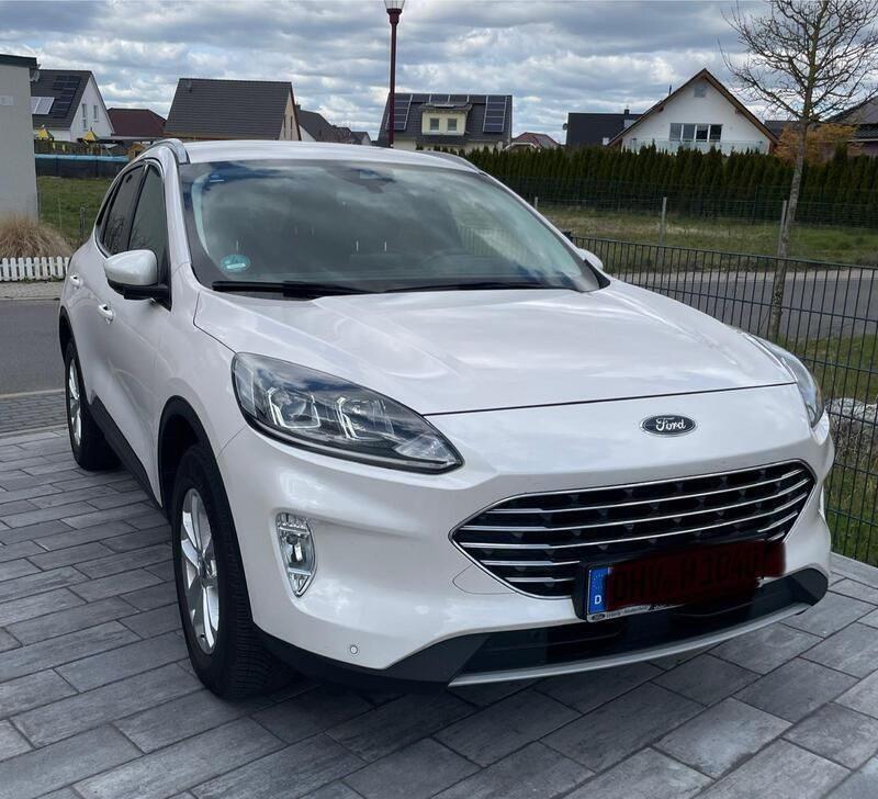 Weiß Gebraucht 2022 Ford Kuga Titanium SUV | 23.500 € (Superpreis) - Bild 1/4