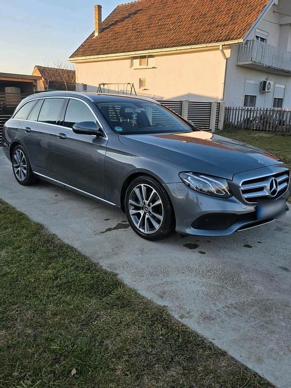 Gebraucht Mercedes E220 194 PS (142 kW) 2018 Silber Limousine