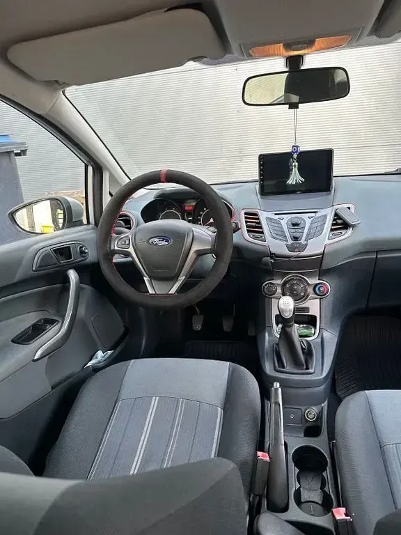 Gebraucht Ford Fiesta Trend 60 PS (44 kW) 2009 Silber Limousine