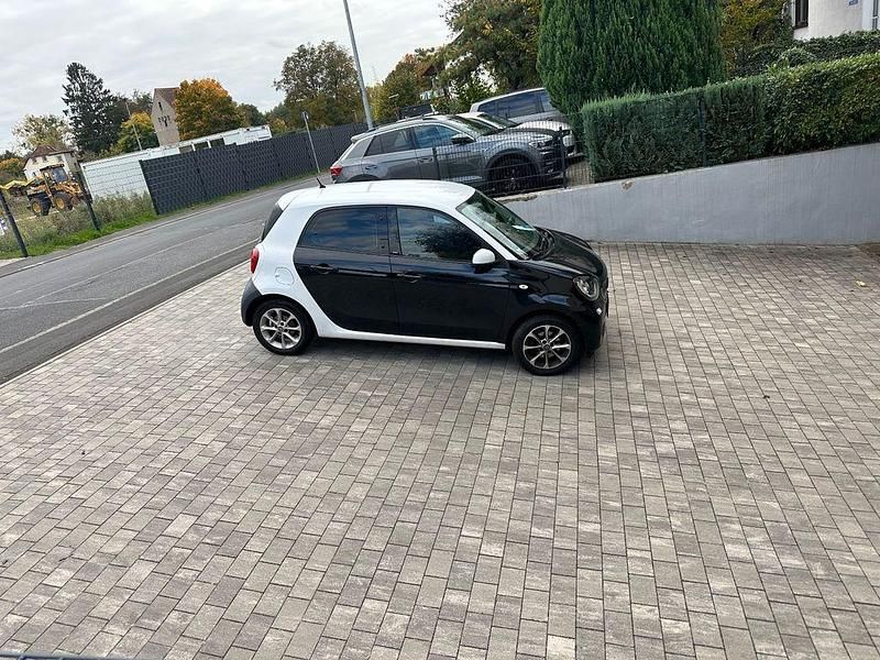 Schwarz Gebraucht 2016 Smart ForFour Limousine | 8.400 € (Fairer Preis) - Bild 1/1
