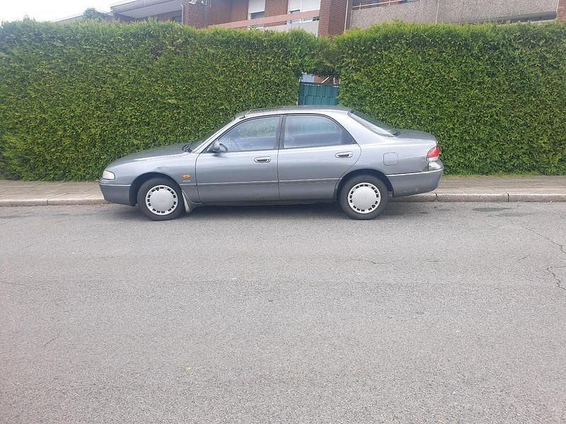 Grau Gebraucht 1992 Mazda 626 Limousine | 1.800 € - Bild 1/4