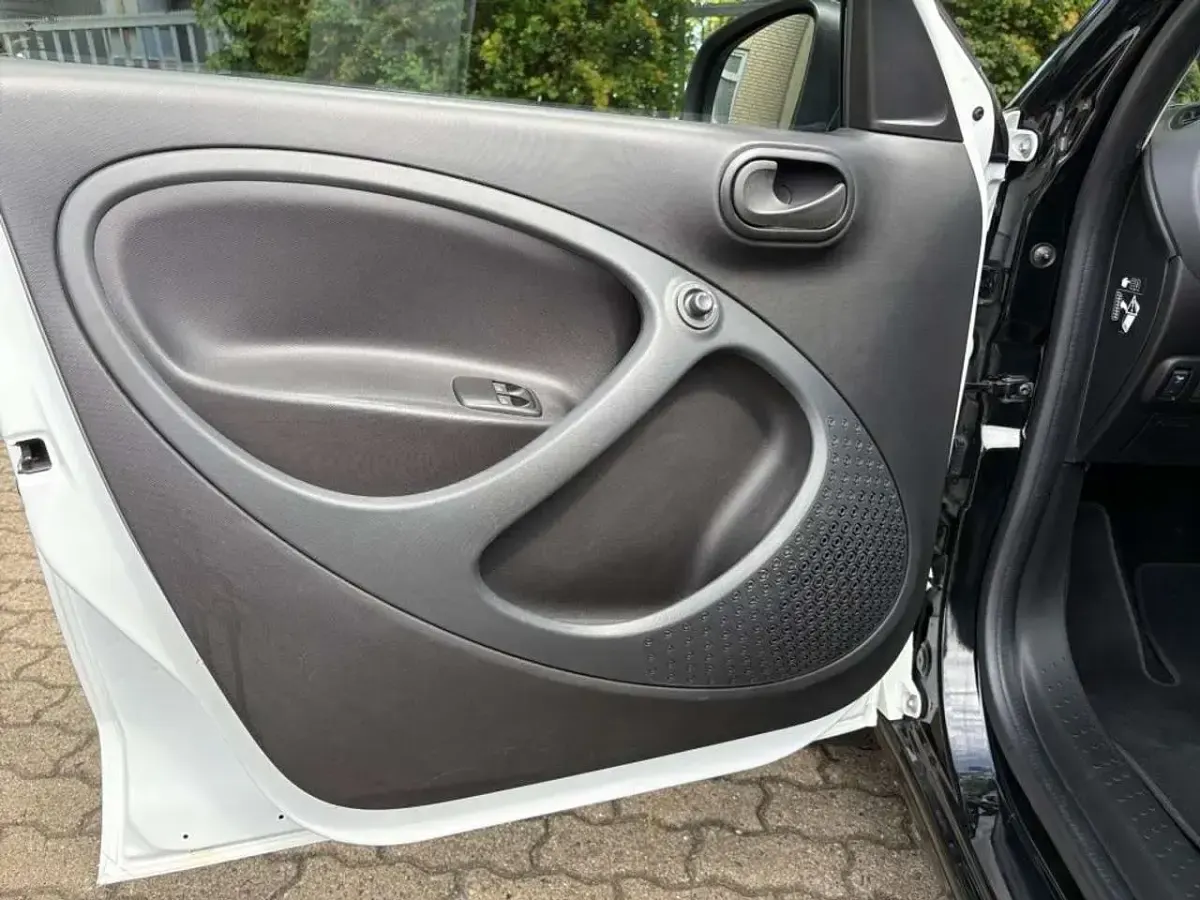 Gebraucht Smart ForFour Electric Drive 60 kW (82 PS) 2021 Weiß Limousine