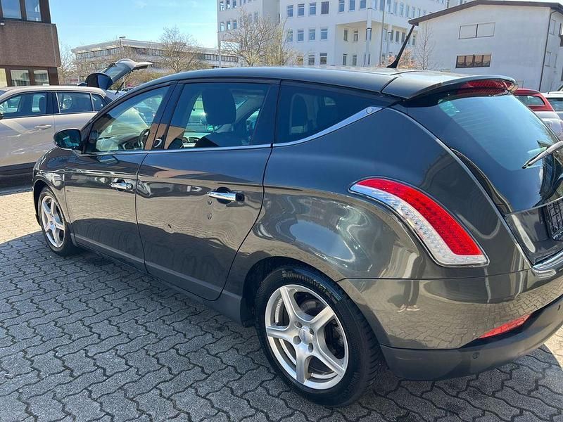 Gebraucht Lancia Delta 120 PS (88 kW) 2010 Grau Kleinwagen