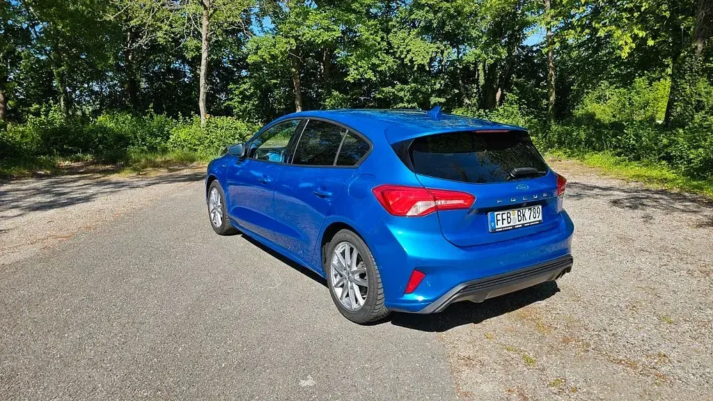 Używany Ford Focus ST-Line 155 KM (114 kW) 2022 Niebieski Sedan/Limuzyna