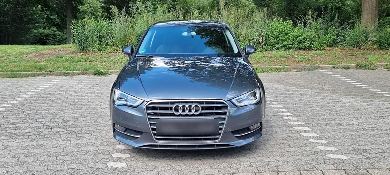 Grau Gebraucht 2013 Audi A3 S-Line Coupé | 8.200 € (Guter Preis) - Bild 1/4