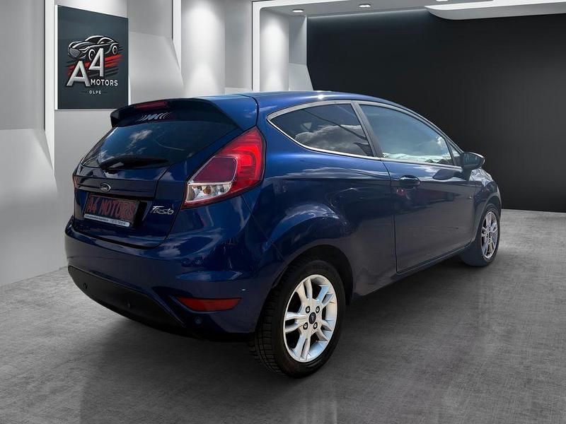 Gebraucht Ford Fiesta Celebration 80 PS (58 kW) 2017 Blau Kleinwagen