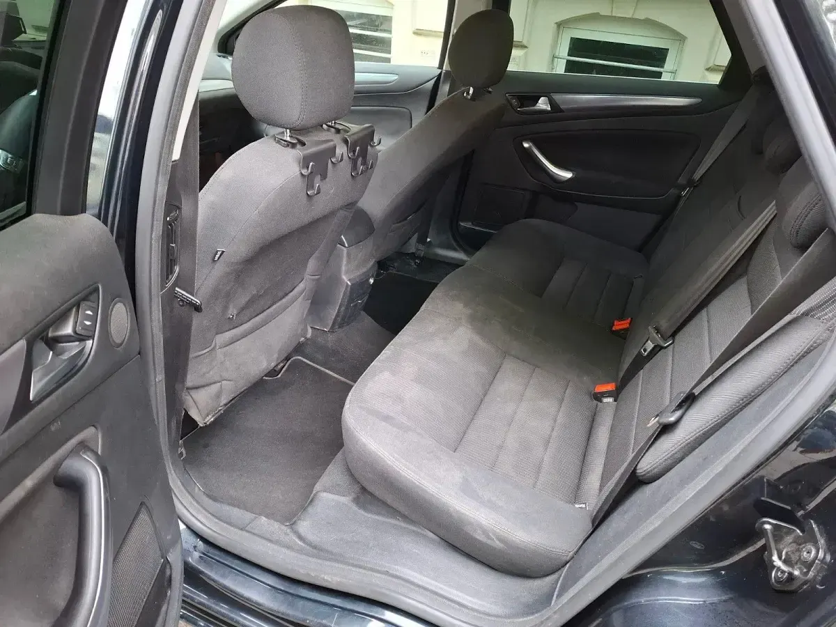 Gebraucht Ford Mondeo Titanium 160 PS (117 kW) 2011 Schwarz Kombi
