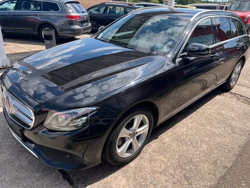 Schwarz Gebraucht 2017 Mercedes E220 Kombi | 15.900 € (Fairer Preis) - Bild 1/4