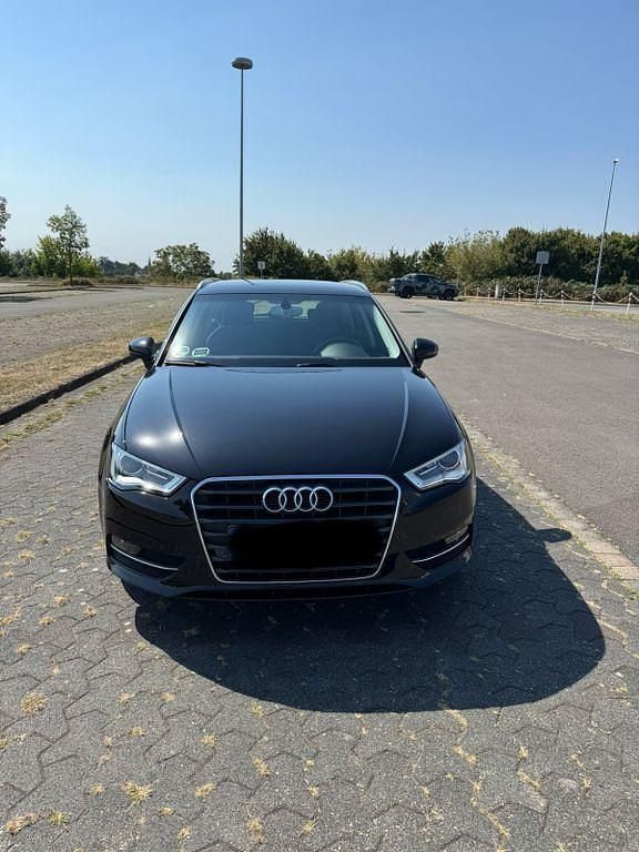 Schwarz Gebraucht 2014 Audi A3 Sportback Ambition Limousine | 11.870 € (Superpreis) - Bild 1/4