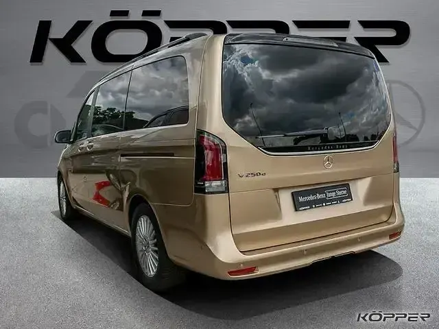 Gebraucht Mercedes V250 Style 190 PS (139 kW) 2025 Gold Van / Kleinbus