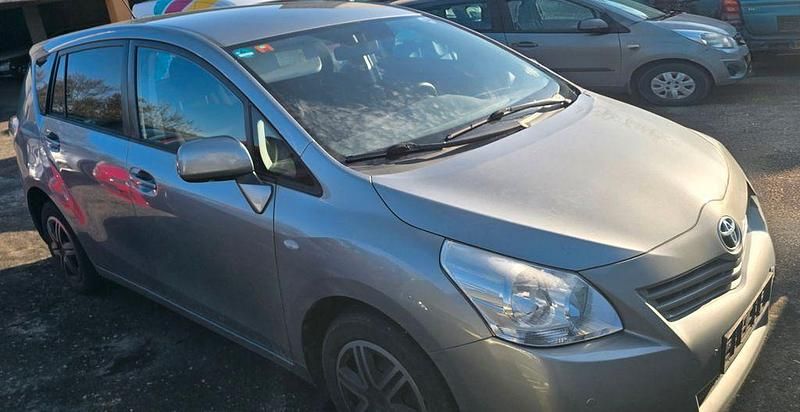 Gebraucht Toyota Verso Travel 126 PS (92 kW) 2012 Van / Kleinbus