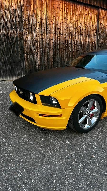 Gebraucht Ford Mustang GT 305 PS (224 kW) 2005 Gelb Coupé