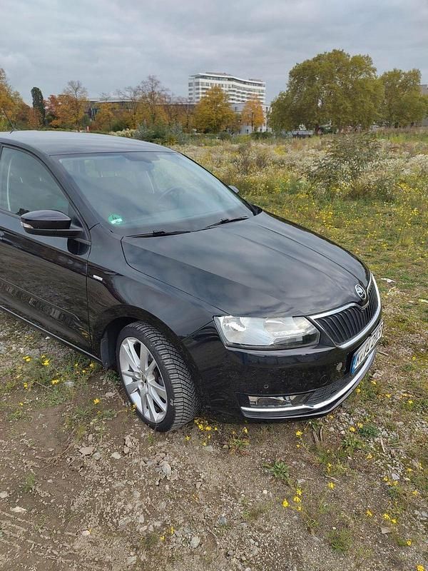 Schwarz Gebraucht 2018 Skoda Rapid Ambition Kombi | 11.000 € (Fairer Preis) - Bild 1/4