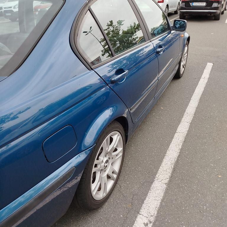 Blau Gebraucht 2003 BMW 318 Sport Line Limousine | 1.199 € (Superpreis) - Bild 1/4