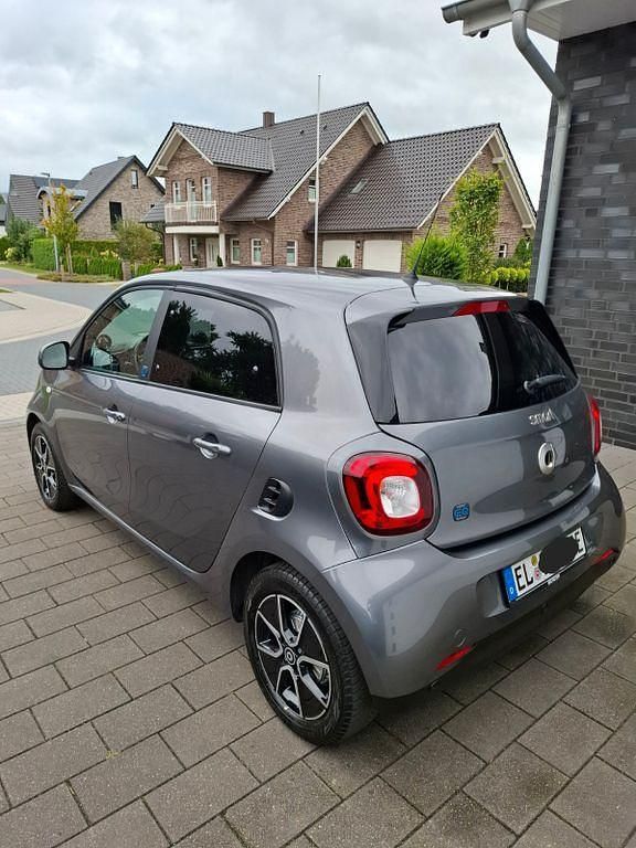 Grau Gebraucht 2020 Smart ForFour Electric Drive Passion Kleinwagen | 15.849 € - Bild 1/4