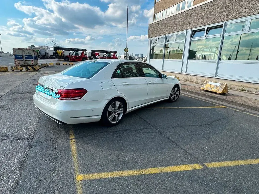 Gebraucht Mercedes E250 Avantgarde 204 PS (150 kW) 2015 Weiß Kombi