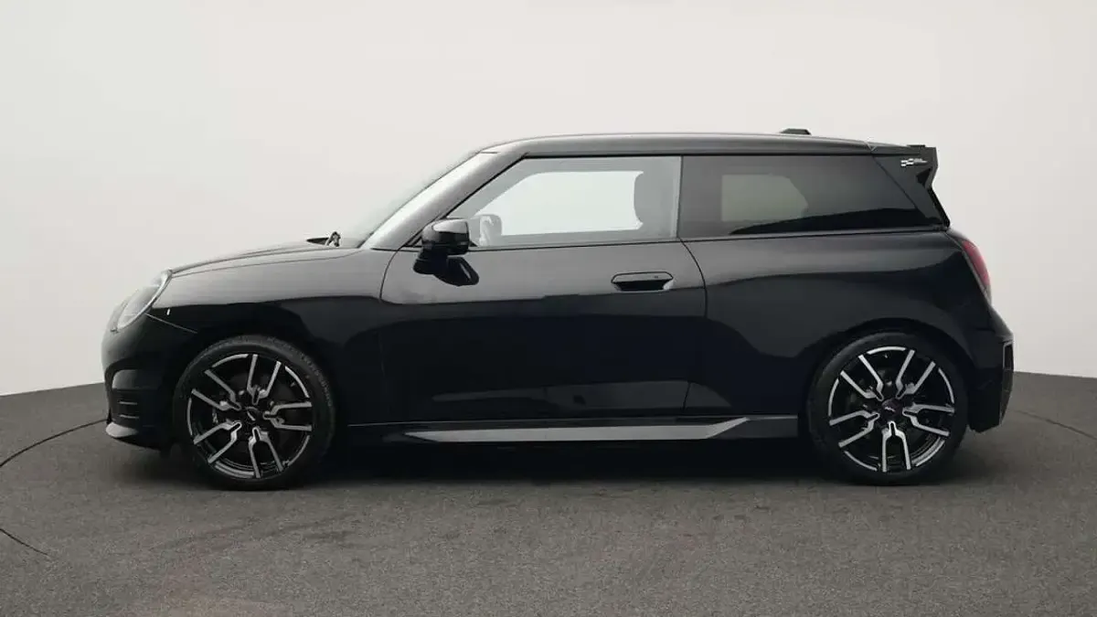 Gebraucht Mini Cooper SE 160 kW (218 PS) 2024 Schwarz Kleinwagen