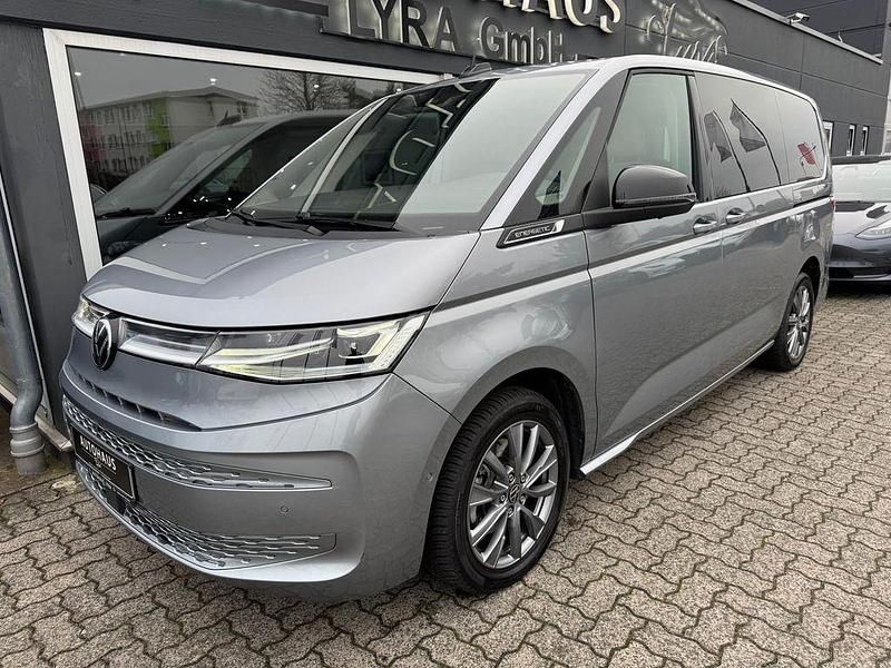 Gebraucht VW Multivan Life 218 PS (160 kW) 2023 Monosilber metallic Van