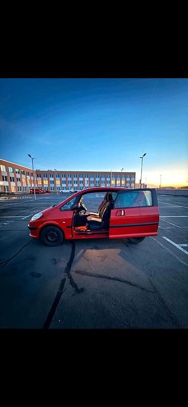 Gebraucht Peugeot 1007 85 PS (62 kW) 2006 Rot Van / Kleinbus