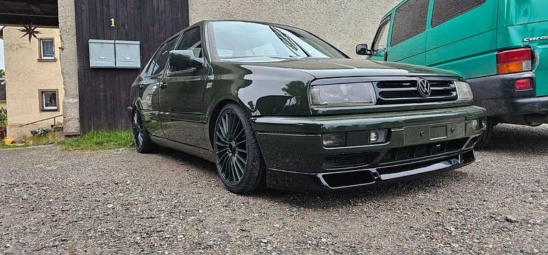 Grün Gebraucht 1995 VW Vento Limousine | 11.999 € - Bild 1/4