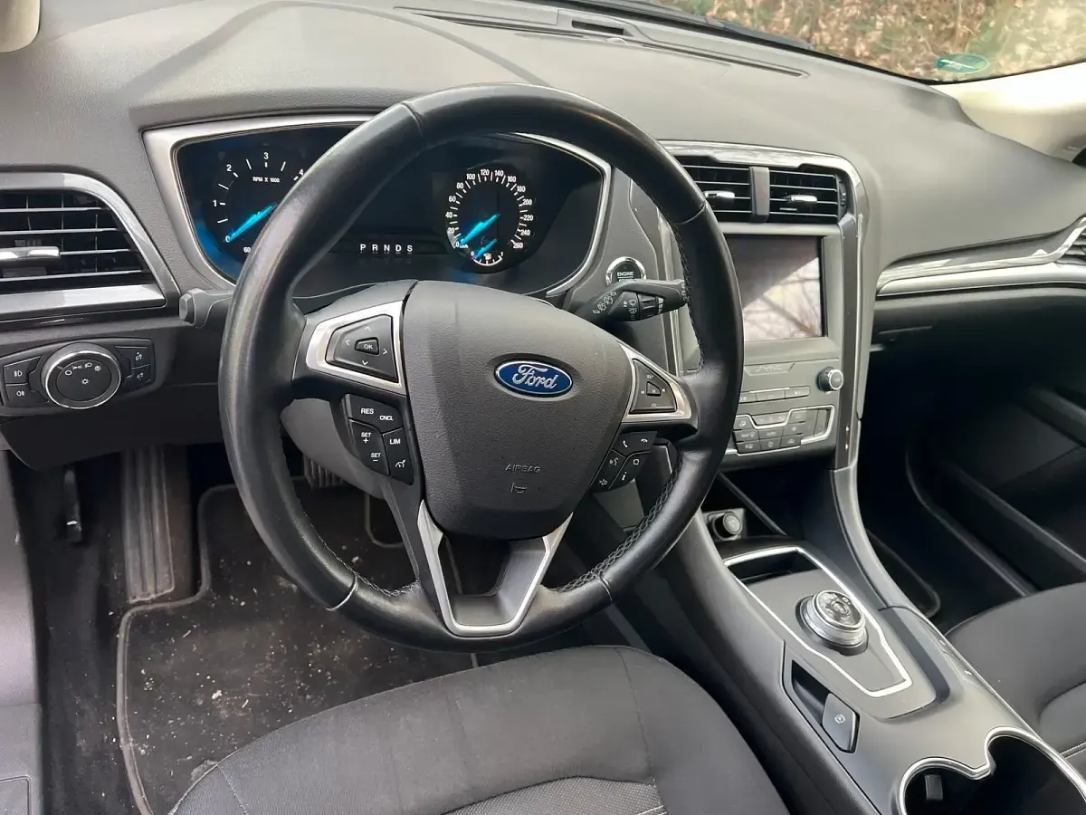 Usado Ford Mondeo Trend 150 CV (110 kW) 2022 Gris Familiar
