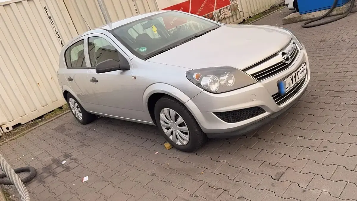 Gebraucht Opel Astra 90 PS (66 kW) 2009 Grau Kleinwagen