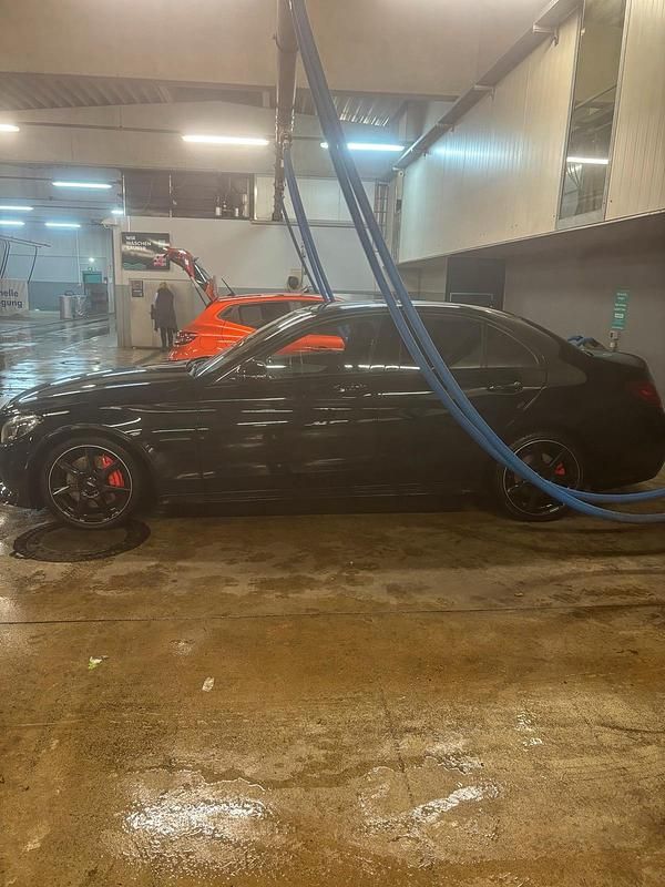 Gebraucht Mercedes C250 AMG line 211 PS (155 kW) 2018 Schwarz Limousine