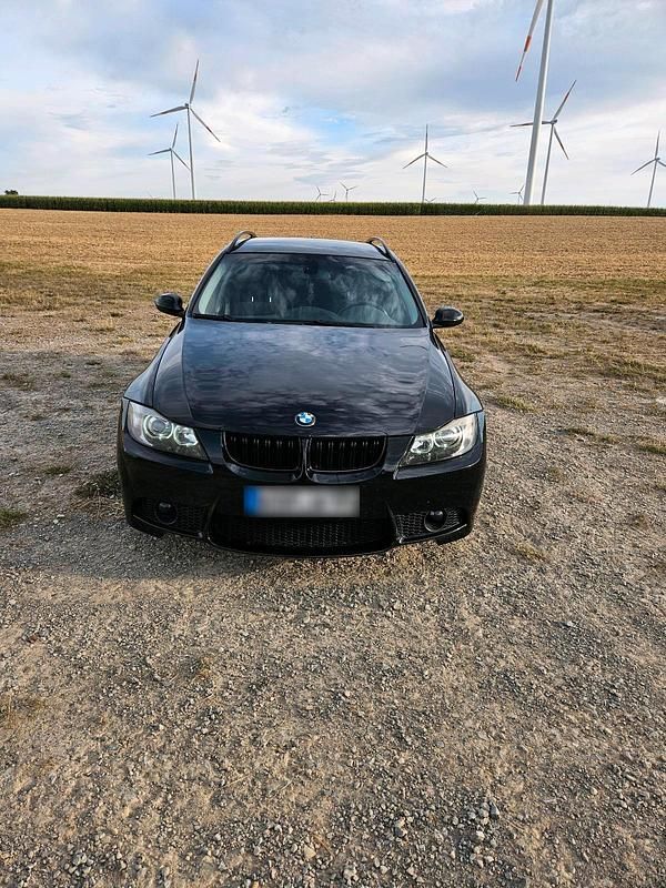 Gebraucht BMW 320 163 PS (119 kW) 2007 Schwarz Kombi