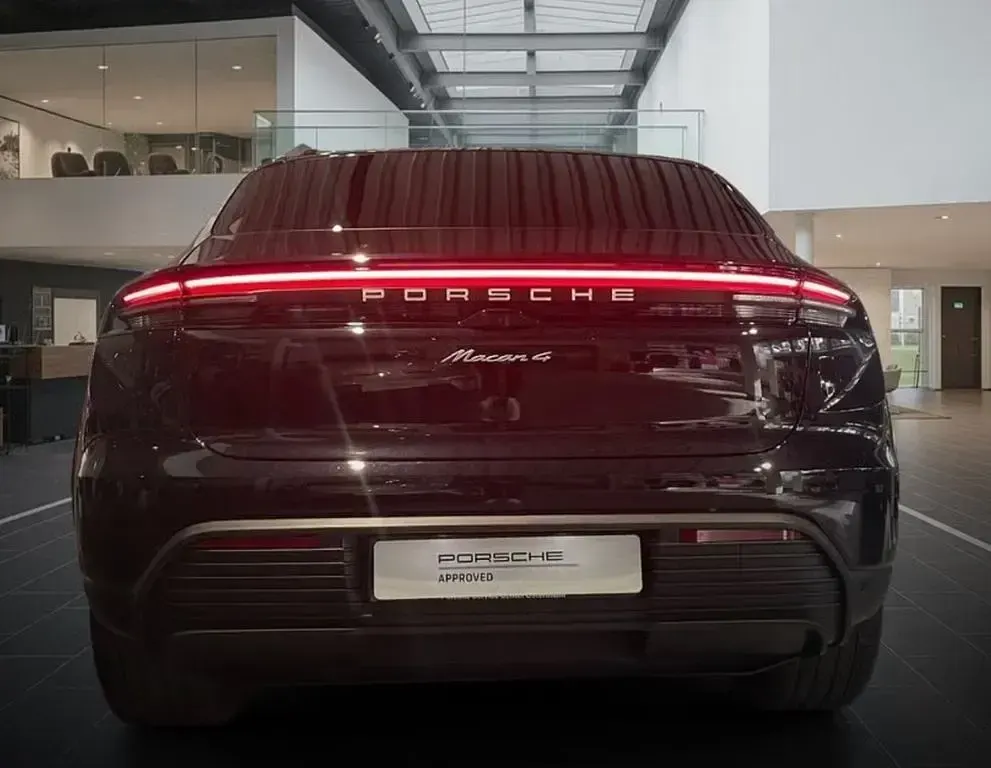 Gebraucht Porsche Macan 300 kW (408 PS) 2024 Tiefschwarz SUV