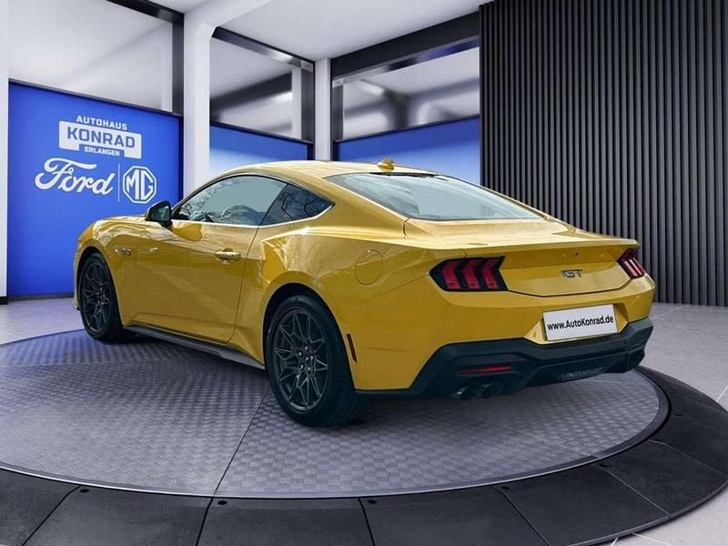 Neu Ford Mustang GT Fastback 446 PS (328 kW) 2026 Gelb Coupé