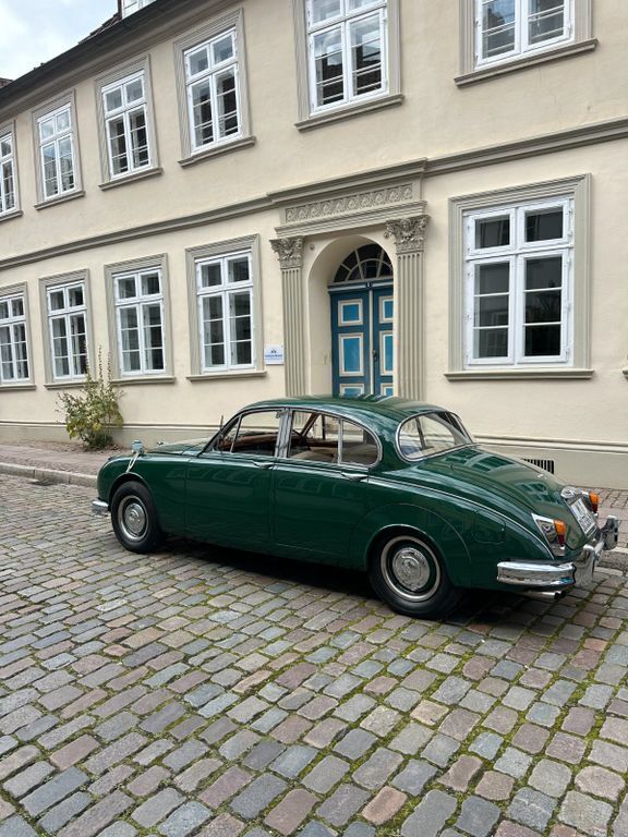 Grün Gebraucht 1965 Jaguar MK II Limousine | 36.000 € - Bild 1/4