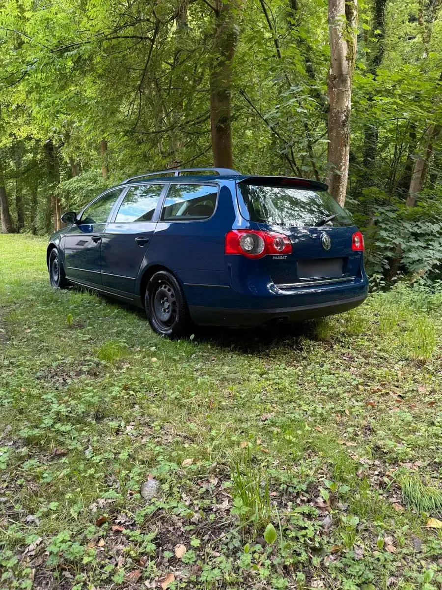 Gebraucht VW Passat 140 PS (102 kW) 2009 Blau Kombi