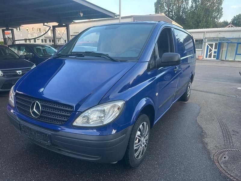 Blau Gebraucht 2010 Mercedes Vito Van / Kleinbus | 4.399 € - Bild 1/4