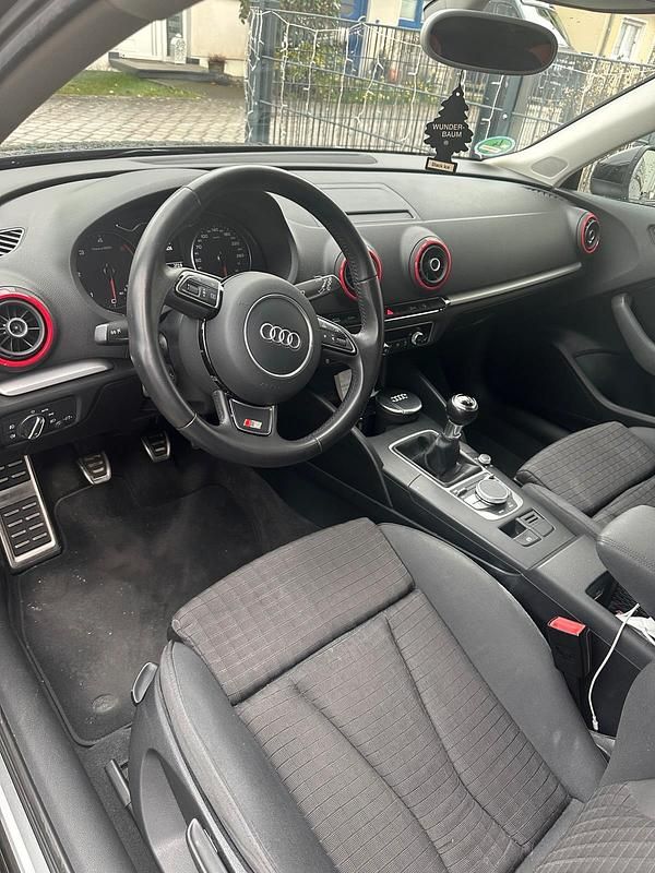 Gebraucht Audi A3 Comfort 105 PS (77 kW) 2014 Schwarz Limousine