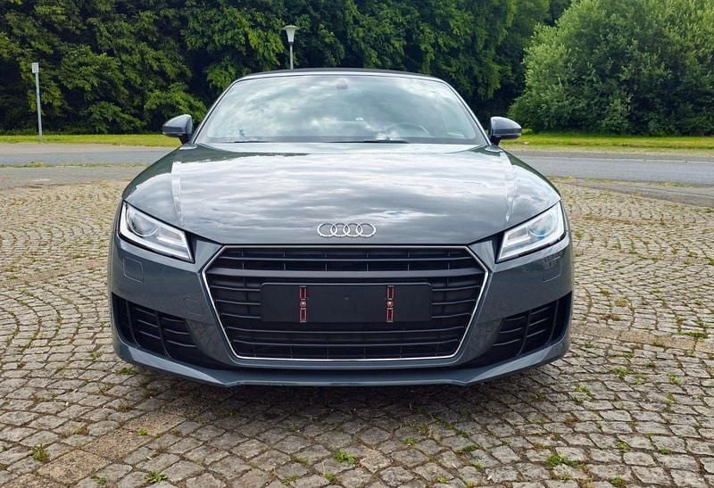 Grau Gebraucht 2017 Audi TT Roadster Ambiente Cabrio | 19.500 € (Guter Preis) - Bild 1/4