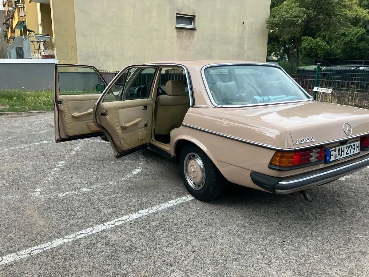 Gebraucht Mercedes 200 61 PS (44 kW) 1985 Beige Limousine