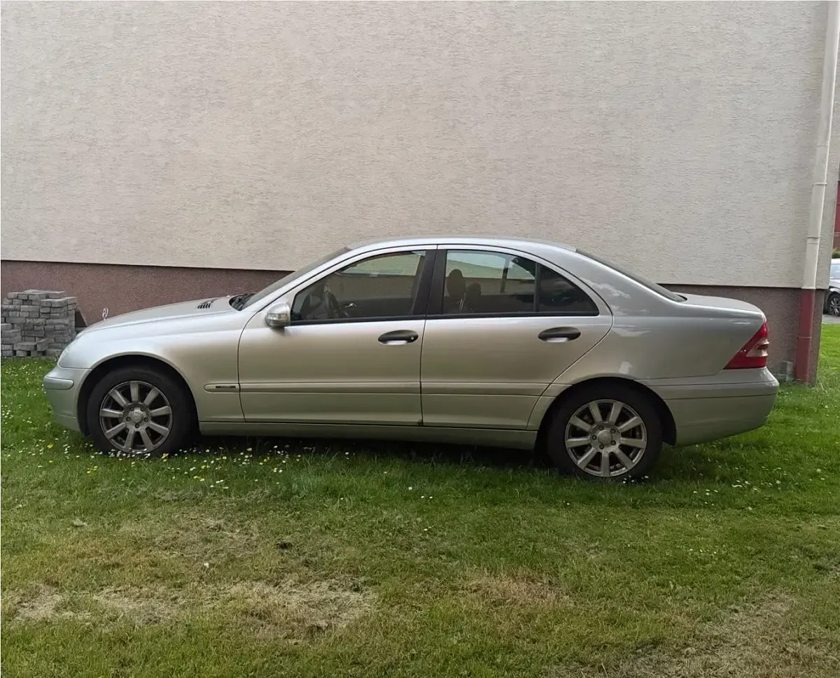 Gebraucht Mercedes C180 113 PS (83 kW) 2003 Grau Limousine