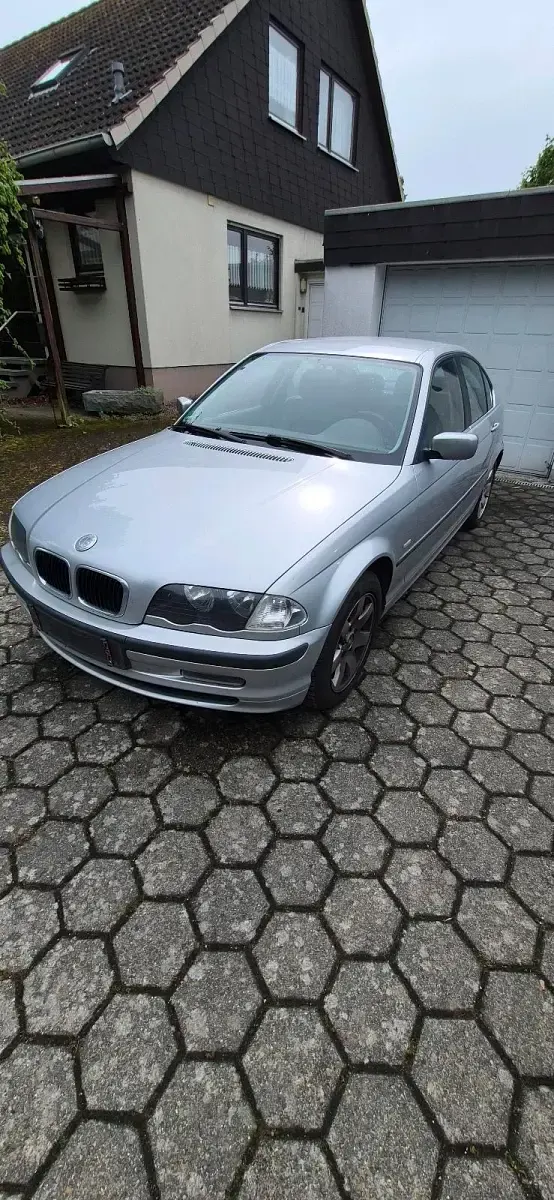 Gebraucht BMW 320 150 PS (110 kW) 1998 Silber Limousine