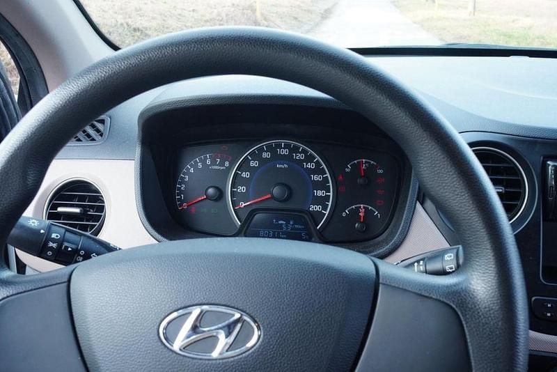 Gebraucht Hyundai i10 Classic 67 PS (49 kW) 2015 Weiß Kleinwagen