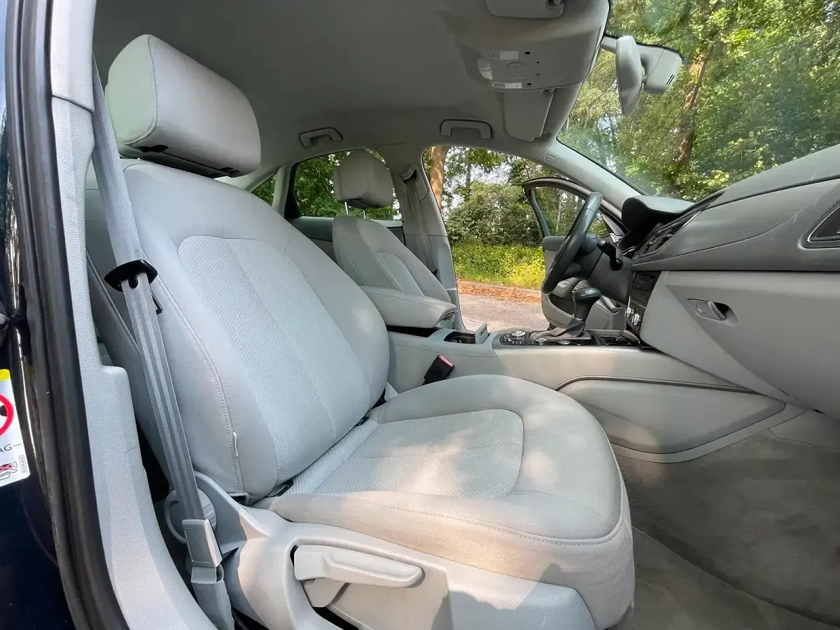 Gebraucht Audi A6 Comfort 205 PS (150 kW) 2011 Blau Limousine